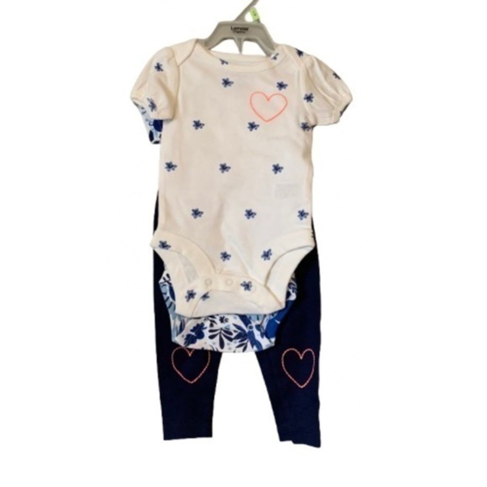 NWT. LAMAZE Baby 3 Piece Floral and Heart Set